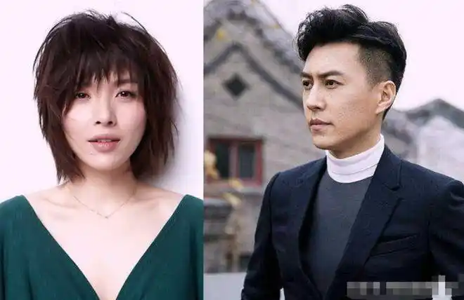 靳东老婆罕见露面44岁已是一头白发在家带娃被儿子用脚蹬脸