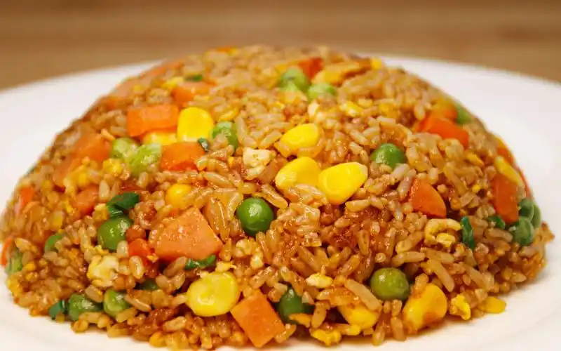 家常蛋炒饭好吃新做法,简单快速,粒粒分明,孩子抢着吃_哔哩哔哩 (゜-