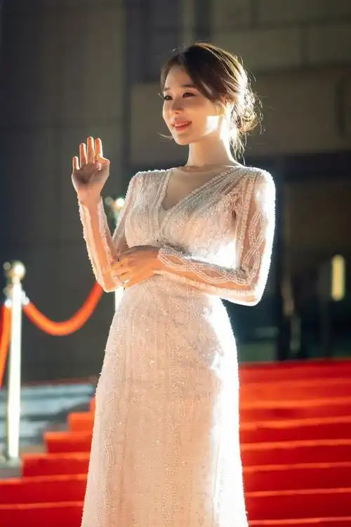 8招「高级女人味穿搭」撩男一定中