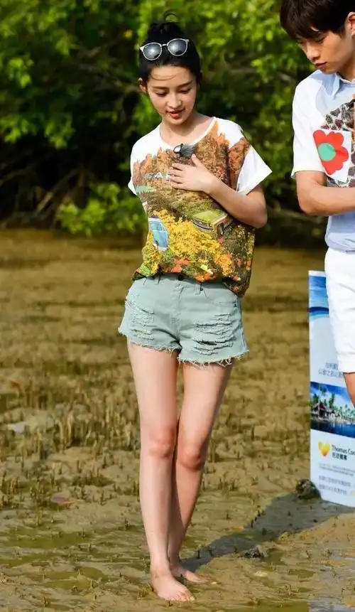 李沁早期综艺泥地蹲