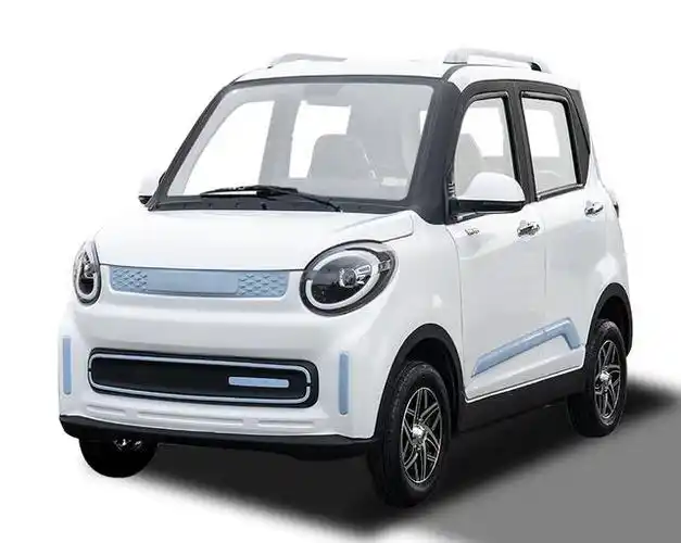 前脸是"鱼嘴"造型,凹凸有致十分可爱,而整车采用的是汽车级好闻烤漆