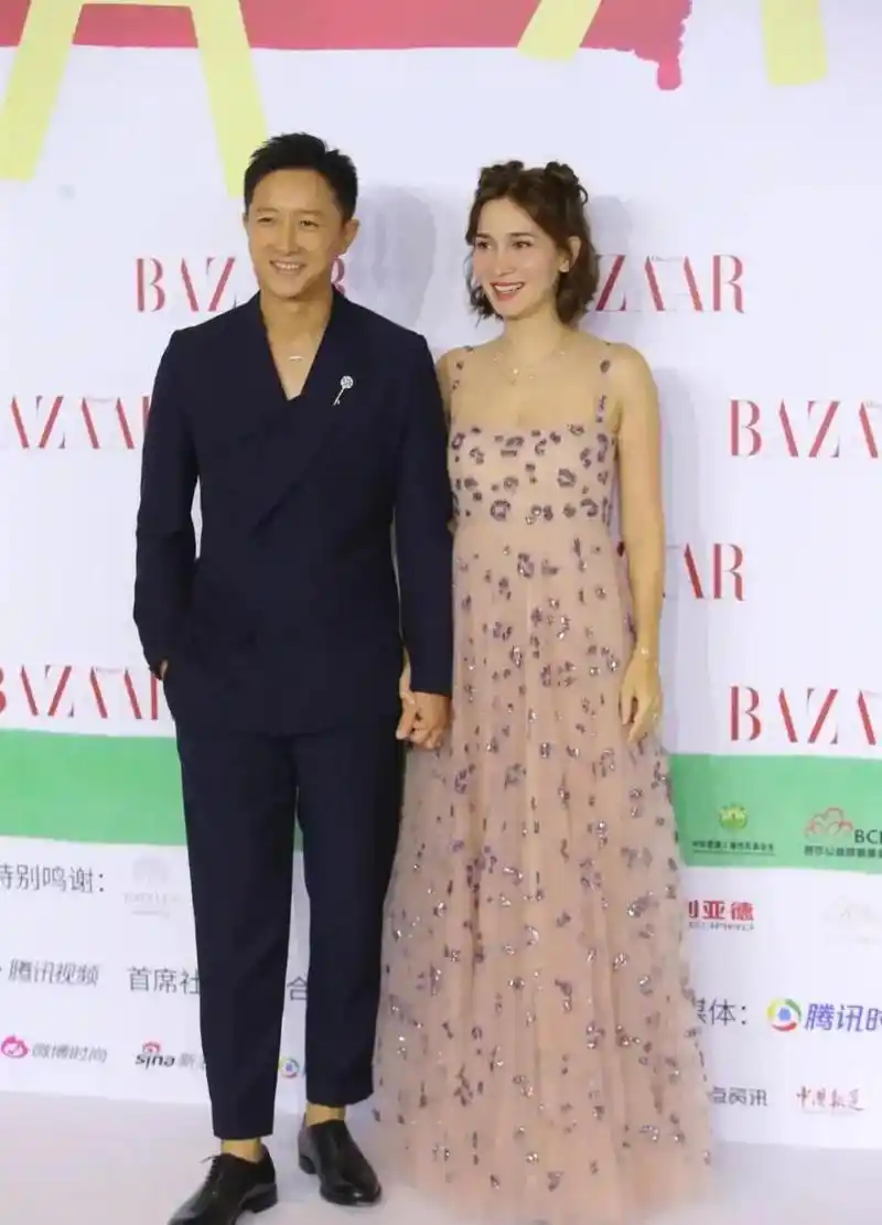 gif创作人# 2021时尚芭莎慈善晚宴,众明星纷纷亮相,拿出看家本事