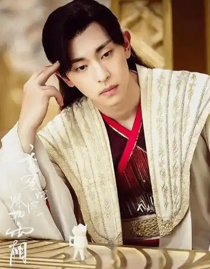 邓伦退圈后开火锅店维生,油腻发福,眼神疲惫,粉丝仍不弃_生活_状态