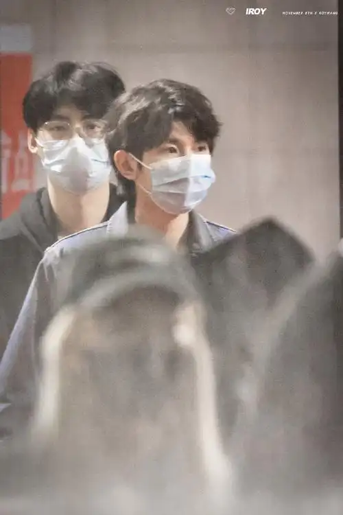 《我想和你唱》录制上下班  @tfboys-王源