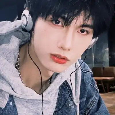 看不出来是网图的帅气真人男生头像