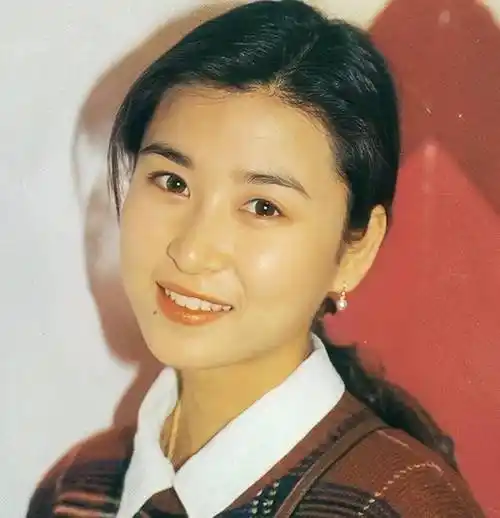 90年代著名港星近照曝光,息影20多年冻龄有术,将移居国外生活_吴雪雯