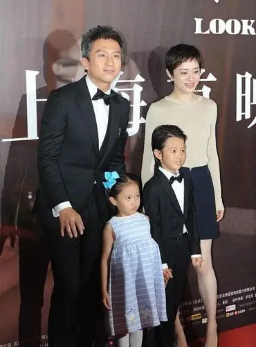 邓超一家四口走红毯父子俩绅士范十足