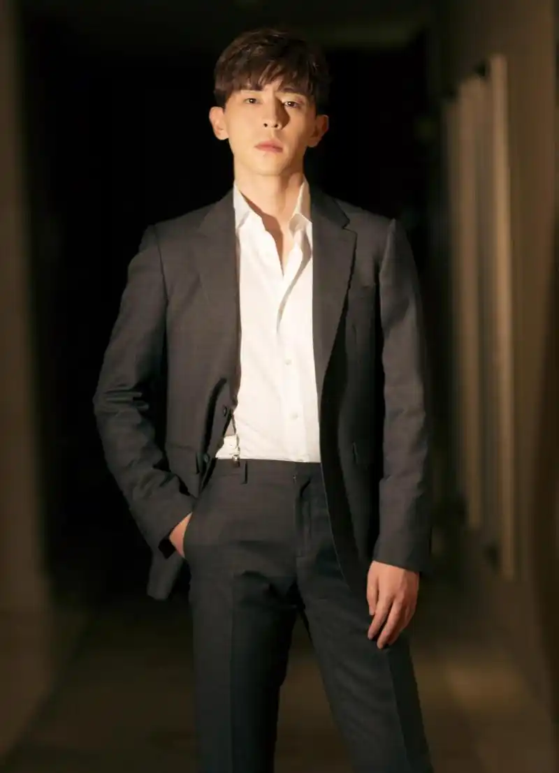 邓伦"西装杀"绅士撩人