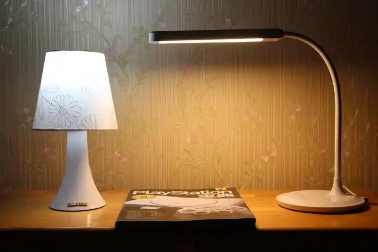 一点星光 一盏台灯·le002智能语音护眼台灯