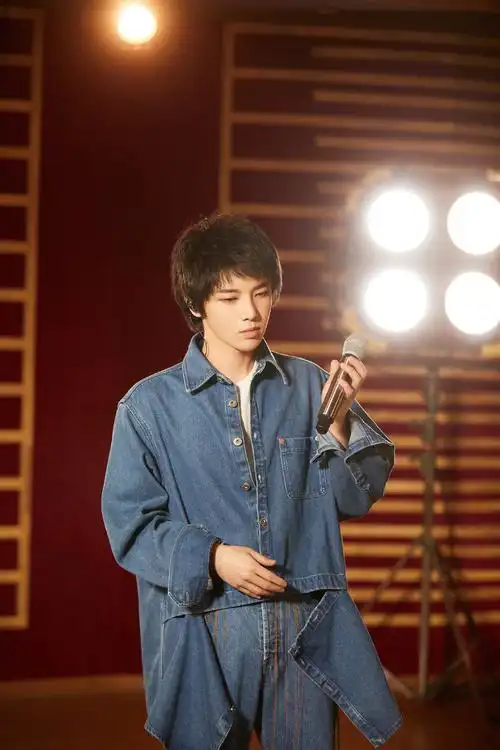 华晨宇歌手第八季剧照图片