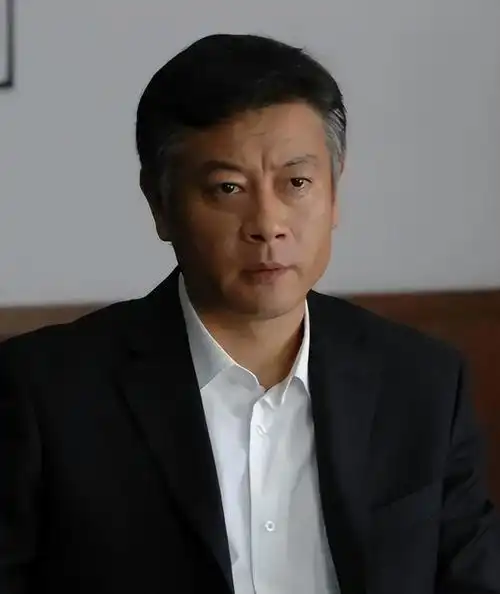 回顾巫刚:当过木工,电工,和前妻结婚无儿无女,和陈瑾相伴20年