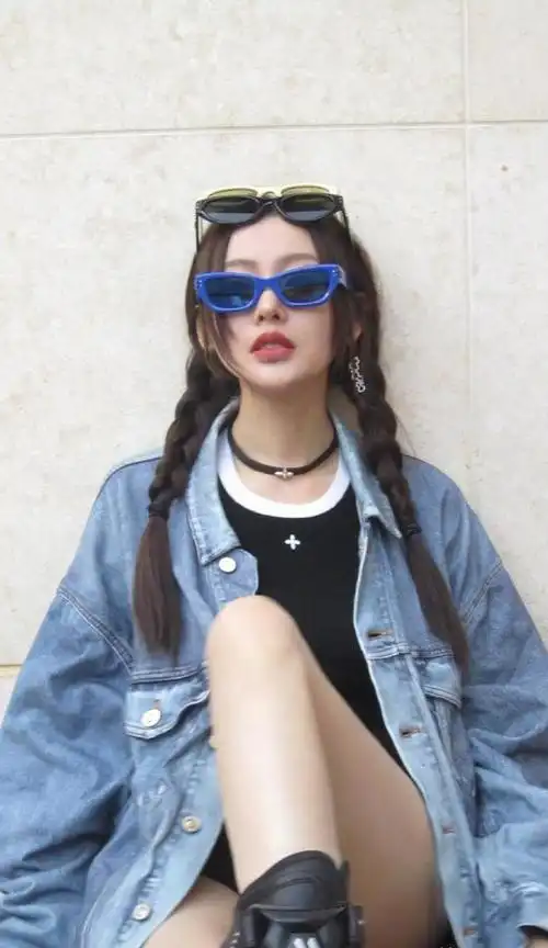 张天爱676767俏皮又可爱