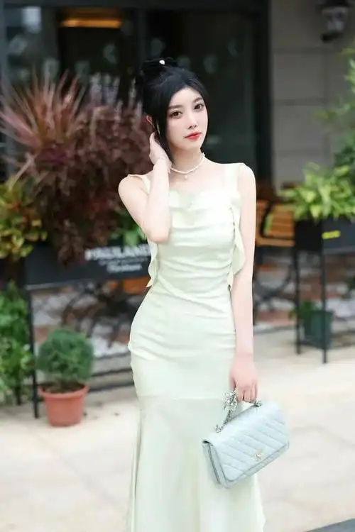 杨晨晨绿萝时尚佳人摄影评测与赏析