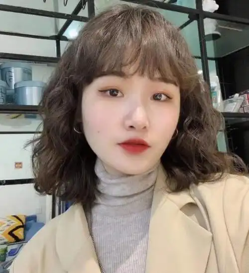 最新中学生烫发发型,清新又自然适合中学生