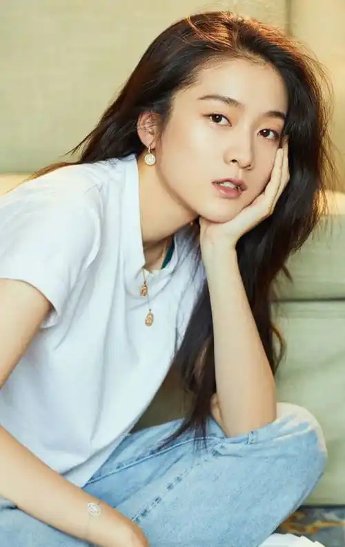 张雪迎晒素颜自拍,皮肤娇嫩有光泽,不愧是祖国的花骨朵_感觉_气质