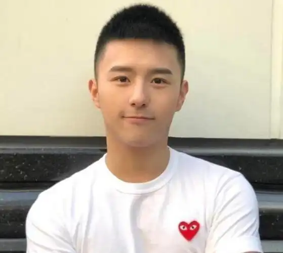 男士短头发的发型图片男生短头发的发型有7款