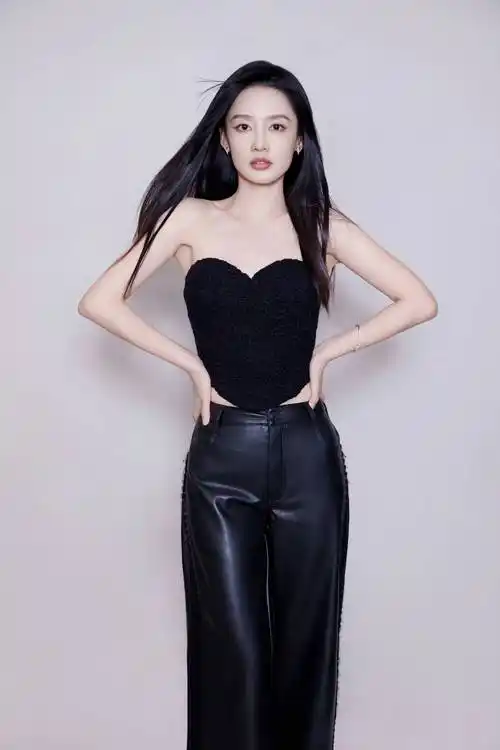 李沁最新时尚造型