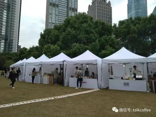 活动c区的展位左边是活动e区(南),右边是活动c区(北)活动c区的展位