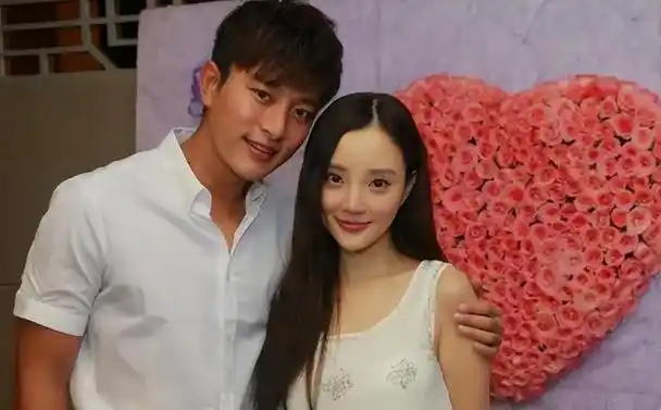 离婚后,李小璐将重点放在自己和女儿身上,热爱舞蹈和运动