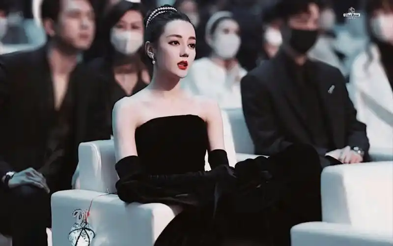 盘点那些迪丽热巴绝美红毯造型,出圈名场面,下辈子这个美貌身材我先