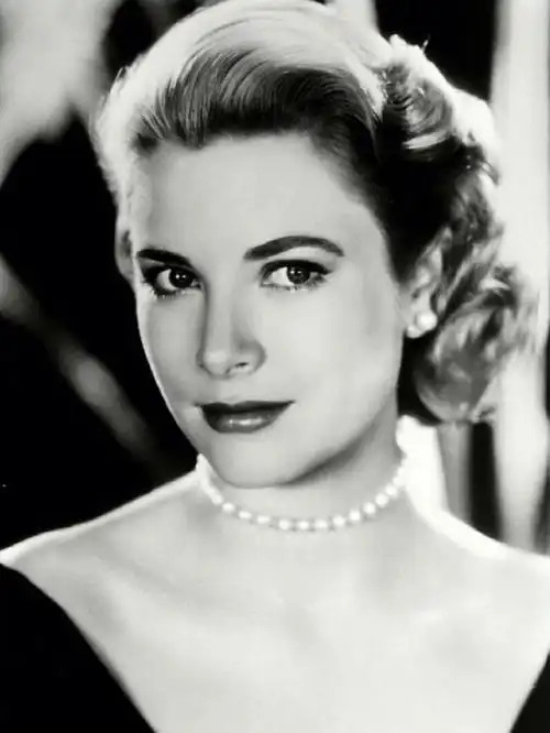 戴珍珠项链蕞美的女人