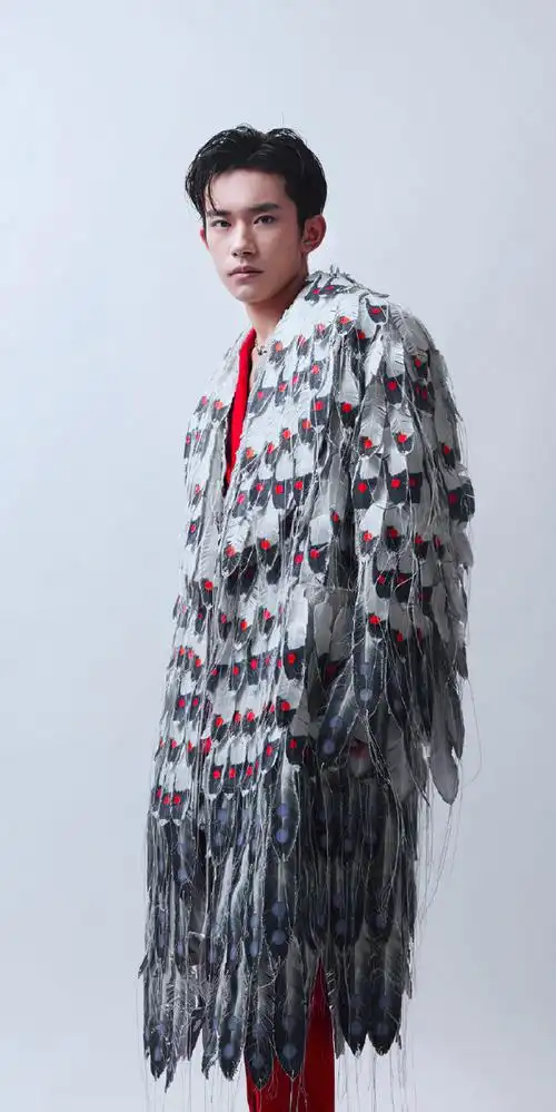 易烊千玺登封时尚cosmo11月刊##易烊千玺鸵. 来自维他命玺i - 尾