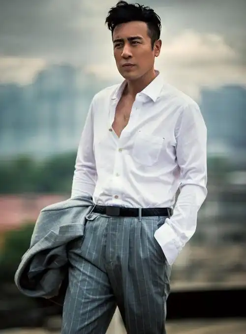 大叔代表于和伟真不给年轻人退路西装沉稳又帅气气质到位