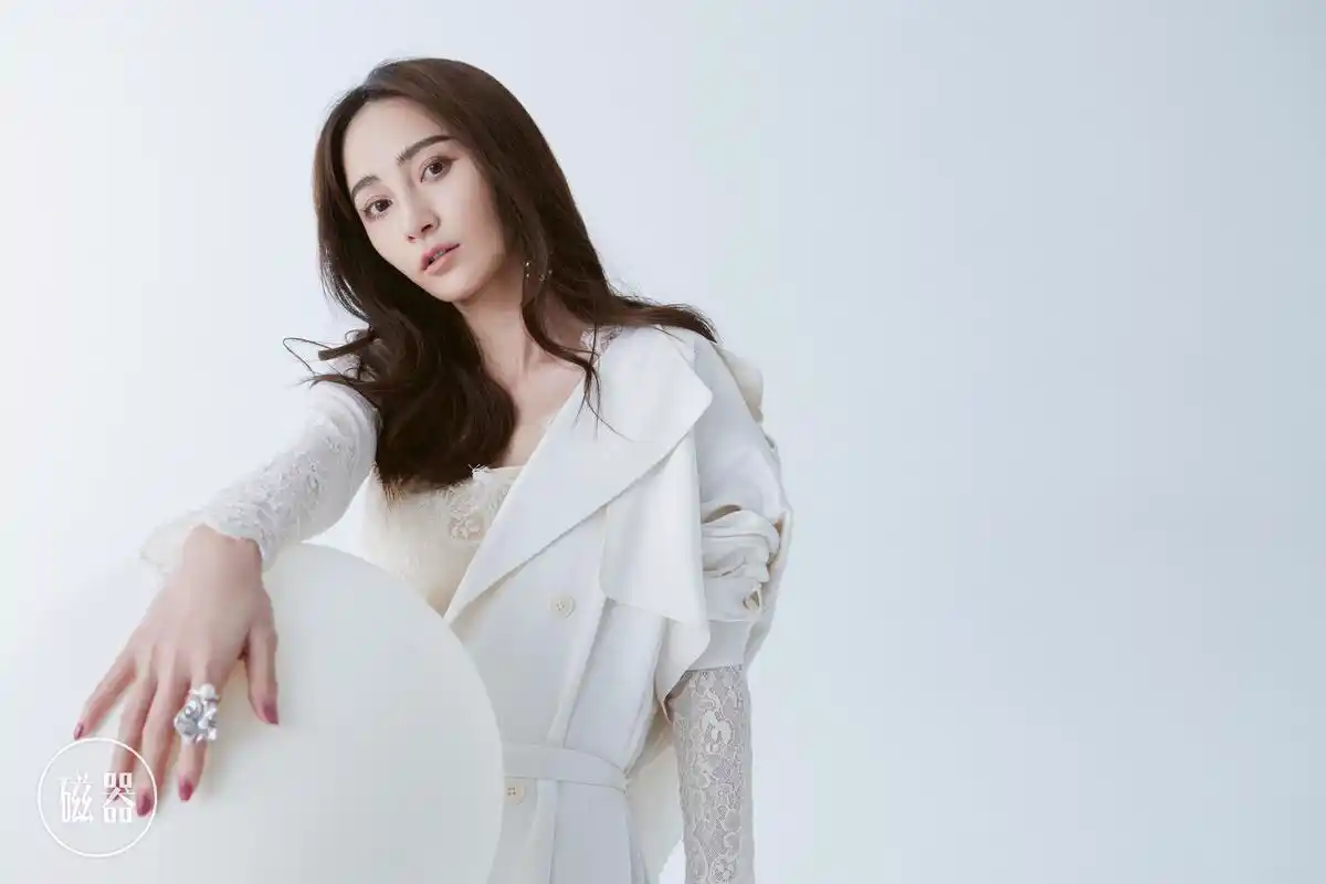 纯白季姚笛秋装白露节气大片 新征途不忘初心