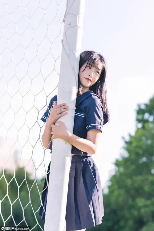 清新美女操场玩乐校花人物