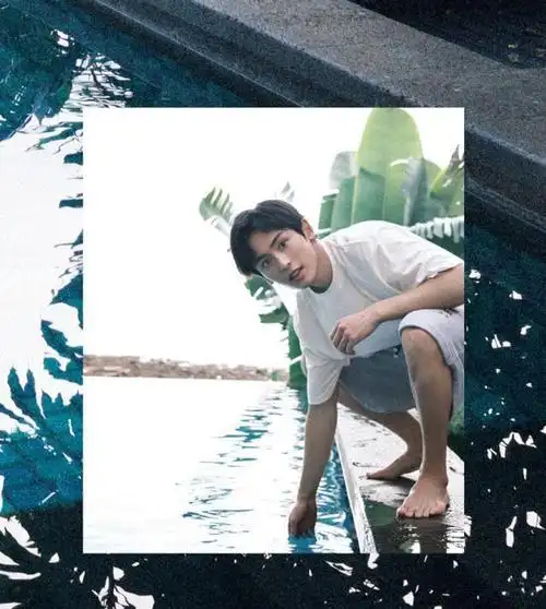 张哲瀚深夜踩点发大片,少年感扑面而来,90后顶流时尚感已变强|娱乐圈