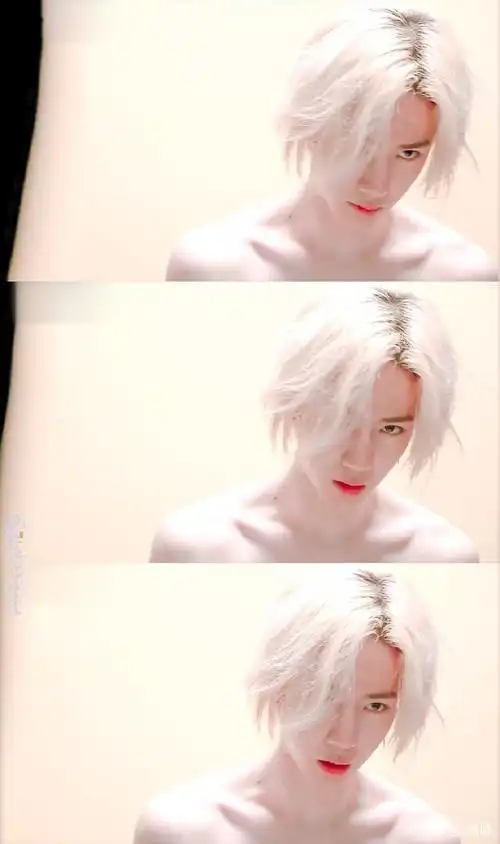 王一博的锁骨真的可以养鱼了!那个锁骨痣添了一丝丝的性感啊!嘻