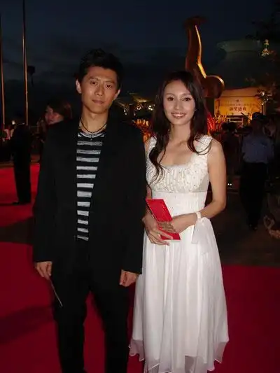 袁泉首度公开详谈夏雨 爆想为他生龙凤胎