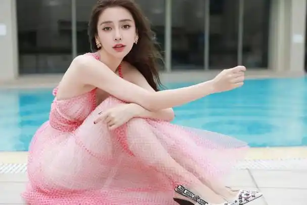 杨颖个人的资料简介:如何一步步从嫩模变成身家超50亿的顶流(14)