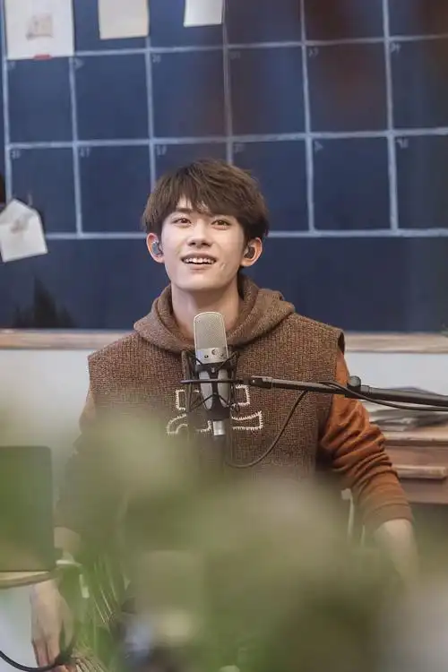 易烊千玺ins# 今日份心动男生 676767 - acfun弹幕视频网