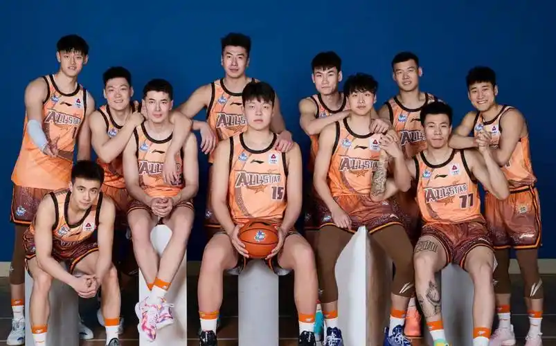 cba全明星正赛:南区6人上双逆转北区 胡明轩31 5三分获mvp_张镇_齐麟