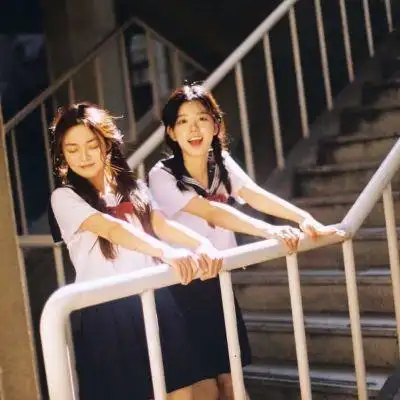 单张闺蜜青春风格头像青春的诗才刚刚开始