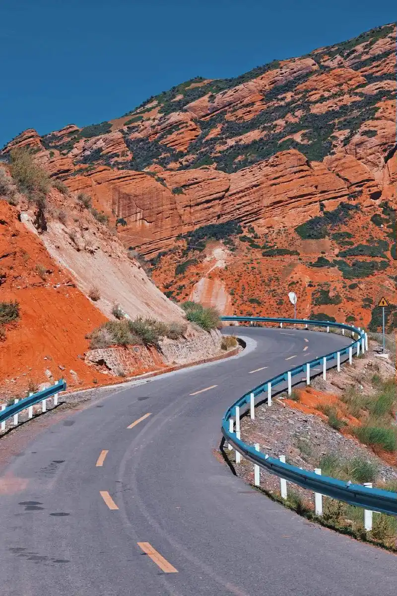 探秘新疆的绝密美景,一定不能错过最美的国防s101公路.这条 - 抖音