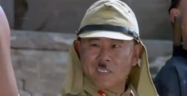 举起手来:潘长江饰演小鬼子,从头到尾都是笑点,小时候的回忆