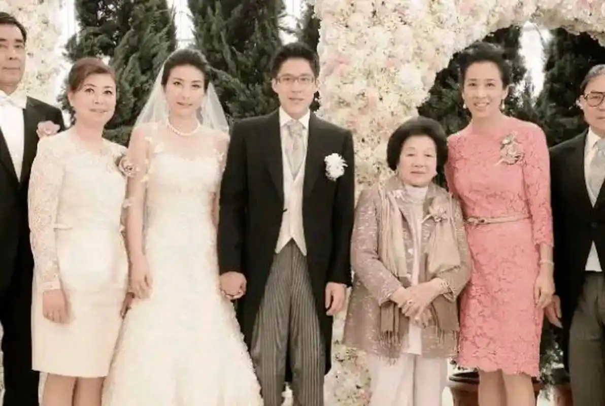 郭晶晶结婚时,父母退回了价值3亿的四合院,还有1000多万的彩礼,结婚