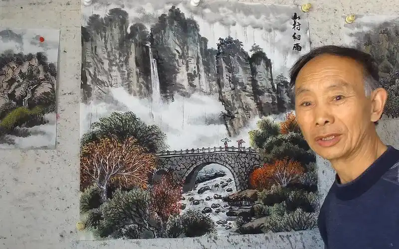 吴作成山水画《山村细雨》染色完成,有种濛濛细雨的味道