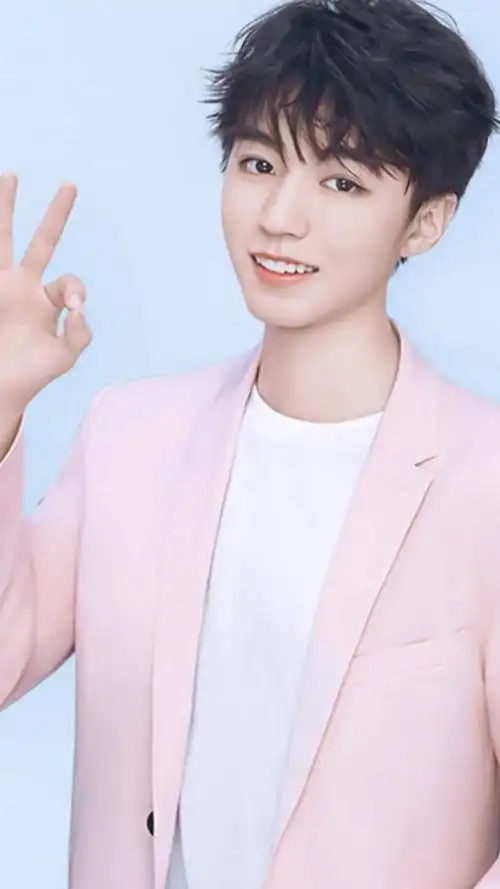 你喜欢的样子我都有#王俊凯的桃花眼,治愈迷人的笑容,多少少女倾慕于