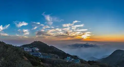 泰山极顶月观峰日落云海晚霞全景