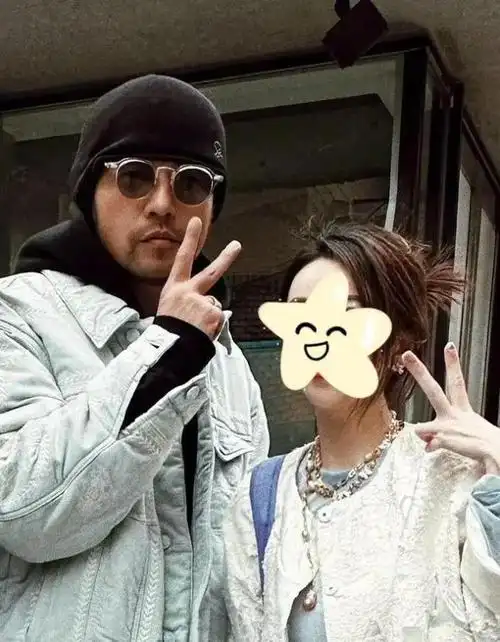 4月6日至7日周杰伦在日本举行演唱会粉丝晒出东京偶遇周杰伦合影4