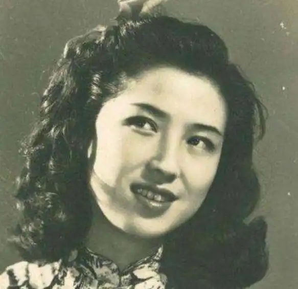 黄金荣逼婚小他30岁的露兰春,女方开出2个条件,黄金荣就此衰败