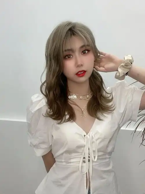 浅金亚麻灰棕_发色_亚麻灰棕_显白_home hair合木(三坊七巷店)攻略