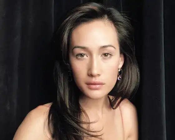 长型脸女生找准眉峰,挑眉比平眉更突出风格