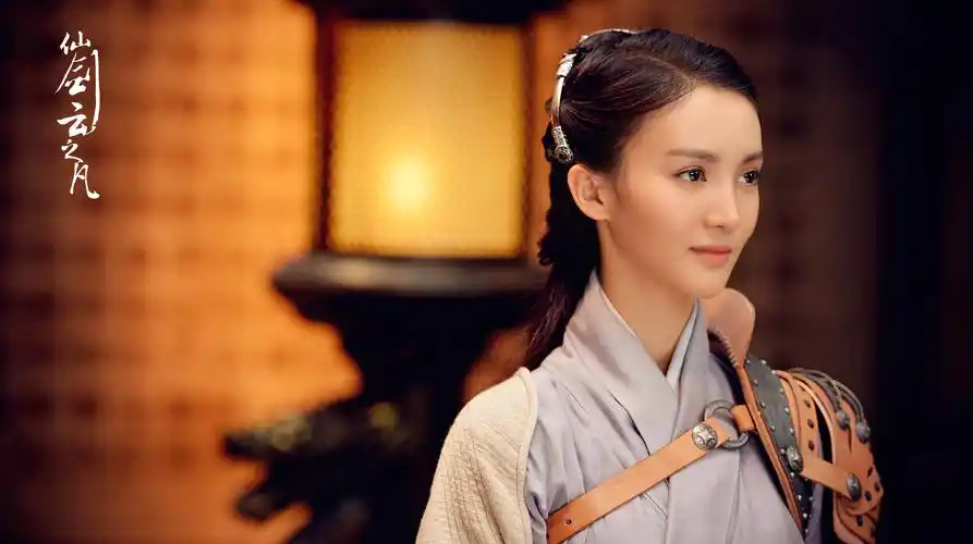 金晨一言不合就劈叉,打戏带伤上阵超敬业