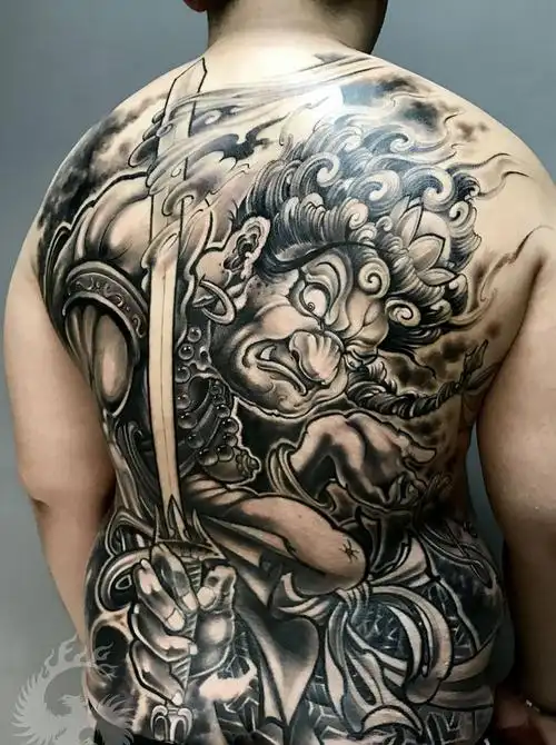 不动明王纹身图片背部新传统纹身图案