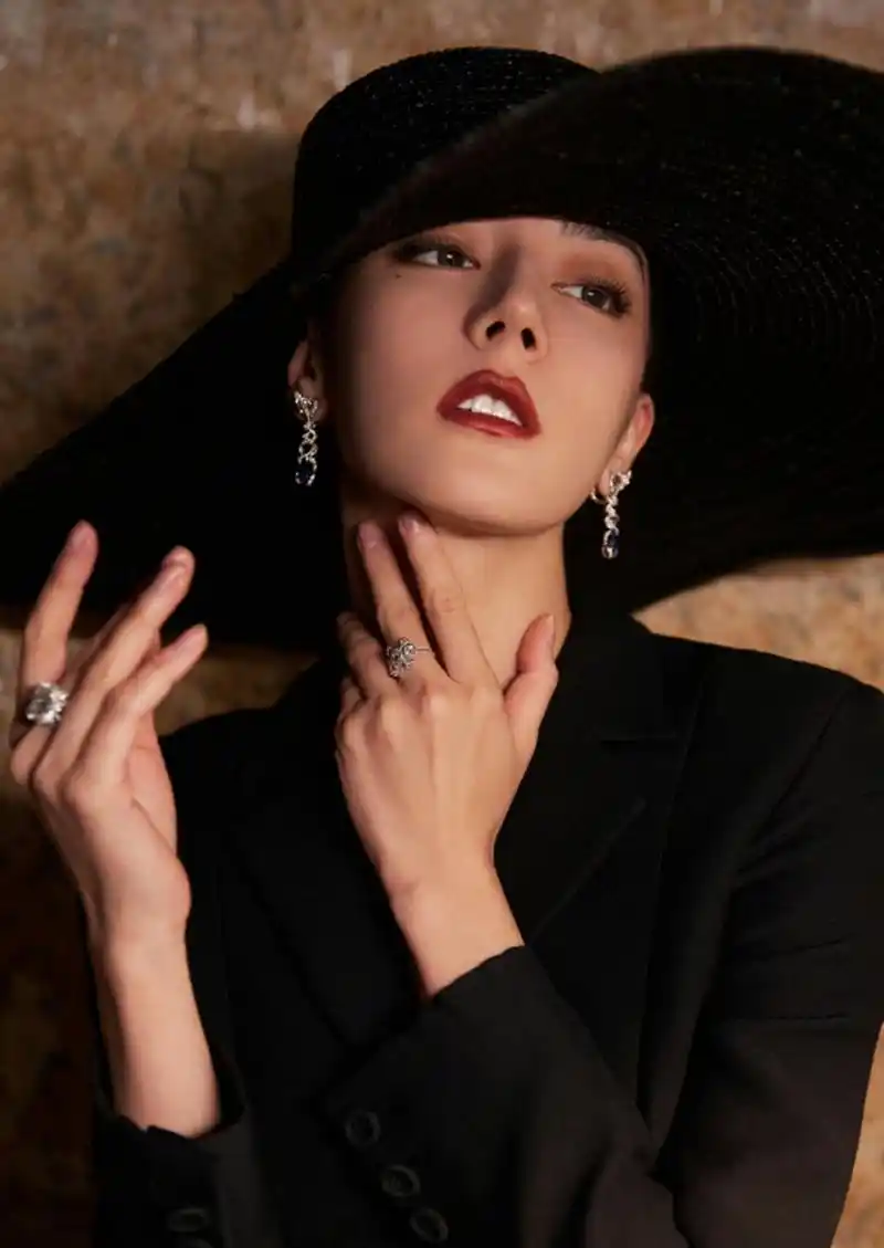 迪丽热巴复古名伶,微博之夜造型图,太经典了.