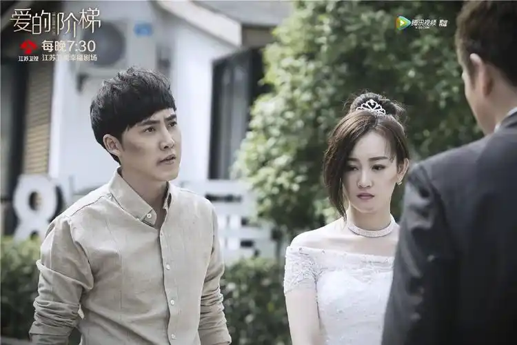 张皓天是在电视剧《 a target="_blank" href="/item/爱的阶梯